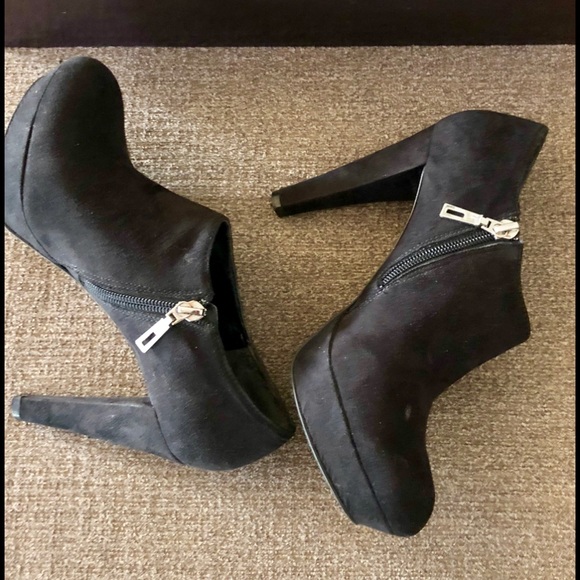 Marc Fisher Shoes - 💜🌺 Mark Fisher Suede Booties 🌺💜